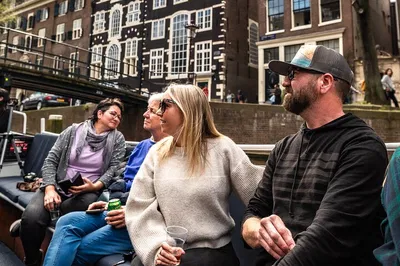 Amsterdam Canal Cruise: Guided Tour with Drinks!