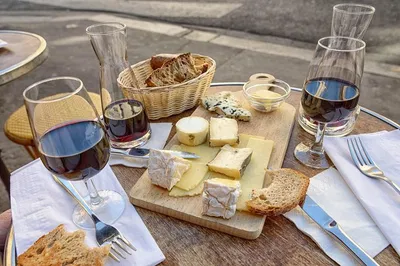 Le Marais Unveiled: Wine, Cheese & Parisian History Awaits