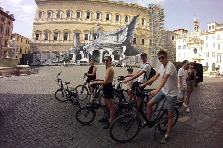Rome E-Bike Adventure: Explore Highlights in Style!