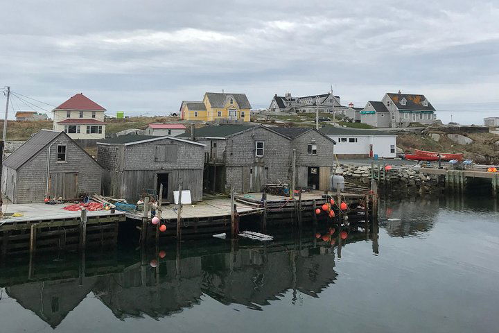 Discover Nova Scotia's Gems: A Personalized Tour to Peggy's Cove, Lunenburg & Annapolis Valley