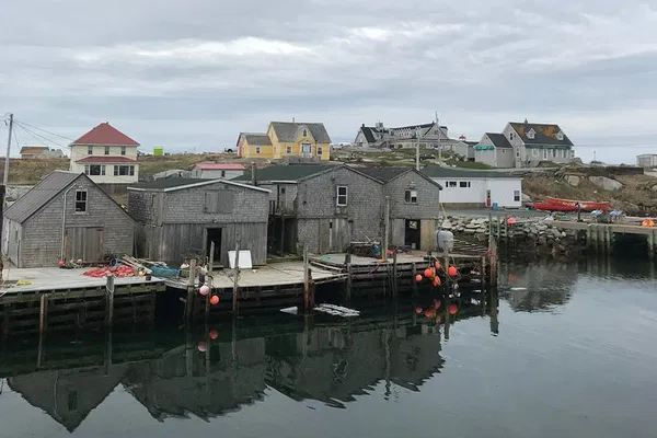 Discover Nova Scotia's Gems: A Personalized Tour to Peggy's Cove, Lunenburg & Annapolis Valley