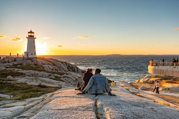 Peggy's Cove & Halifax Tour: Private Nova Scotia Adventure