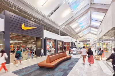 Sawgrass Mall: Private Luxury Transfer - Shop in Style and Comfort