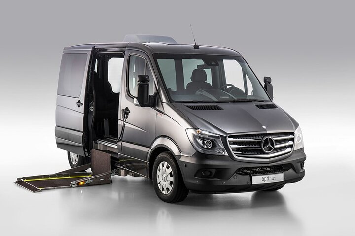 Seamless JFK to Manhattan: Wheelchair-Accessible Taxi