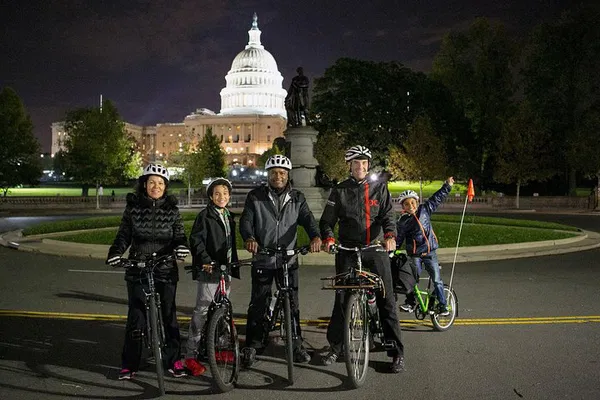DC Monuments Night Bike Tour: Private & Illuminated!