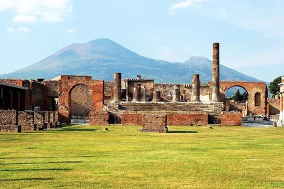 Naples-Sorrento Transfer with Pompeii Stop: Private Tour