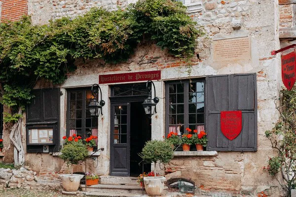 Pérouges: Medieval Village Tour & Sugar Pie Tasting from Lyon