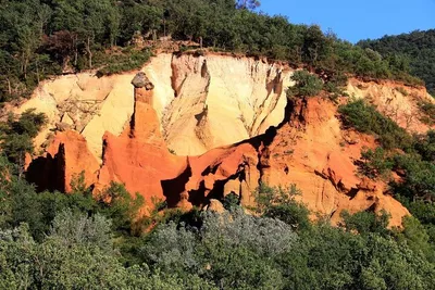 Provence Charm: Gordes, Roussillon & Lourmarin Day Tour