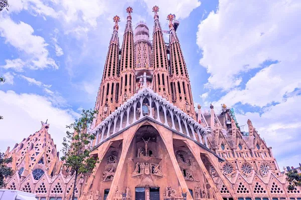 Sagrada Familia: Skip-the-Line Guided Tour & Tickets