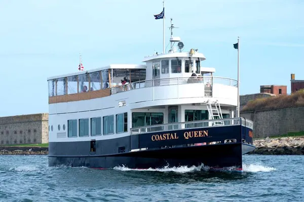 Newport's Narragansett Bay: A Scenic Cruise Adventure
