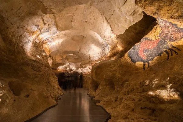 Lascaux IV: Sarlat Half-Day Cave Art Tour