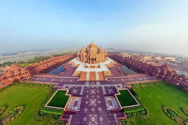 Akshardham Temple Delhi: Skip the Line Guided Tour with Transfers