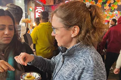 Agra: Evening Street Food & Bazaar Tour