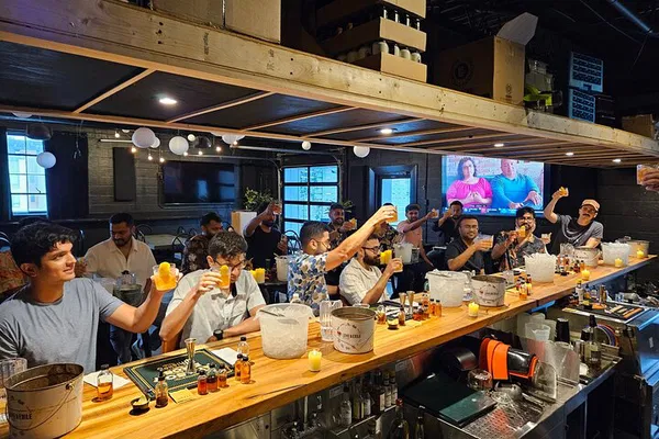 Nashville's Hot Mess Express Cocktail Class