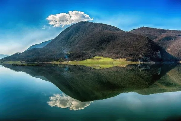 Turano Valley 2-Day Hike, Kayak, Castle & Food Tour