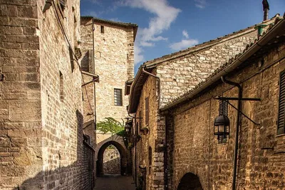 Spiritual Echoes: A Guided Pilgrimage Through Cascia & Assisi