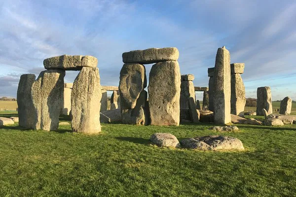 Stonehenge Small-Group Tour from Bath: Direct & Scenic!