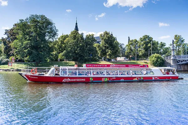 Stockholm Cruise: Royal Bridges & City Views
