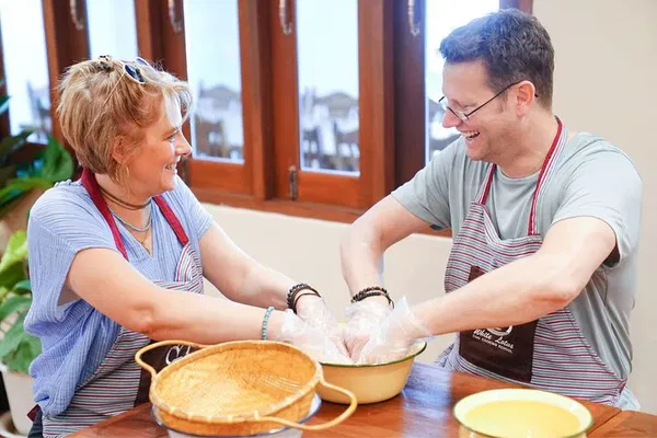 Bangkok Thai Cooking Class: Market Tour & White Lotus Art