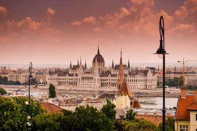 Luxury Private Transfer: Venice to Budapest with Expert Local Insights
