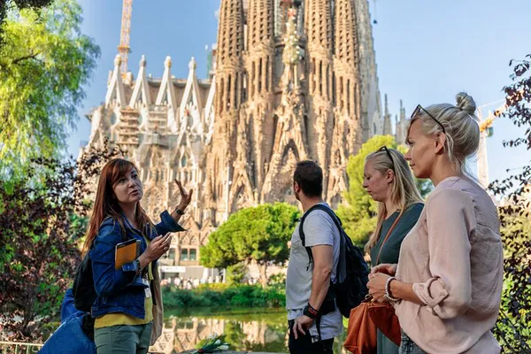 Gaudi Tour: Skip-the-Line Casa Batllo, Park Guell & Sagrada Familia