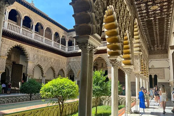Seville: Private Alcázar, Cathedral & Giralda Tower Tour