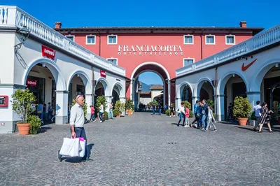 Luxury Shopping Spree: Private Tour to Franciacorta Outlet from Verona