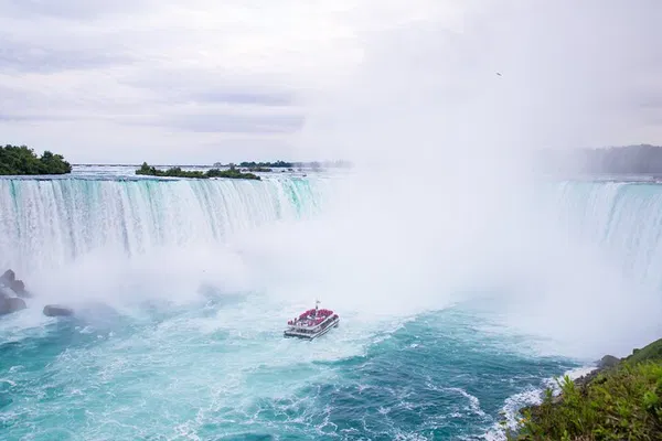 Niagara Falls Canadian Adventure: Boat, Falls & History Unveiled!