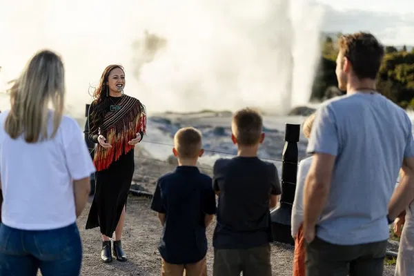 Rotorua Day Tour: Te Puia & Polynesian Spa from Auckland