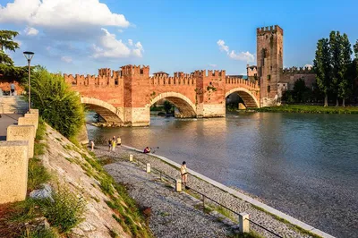 Verona Unveiled: A Personalized Walking Tour with a Local