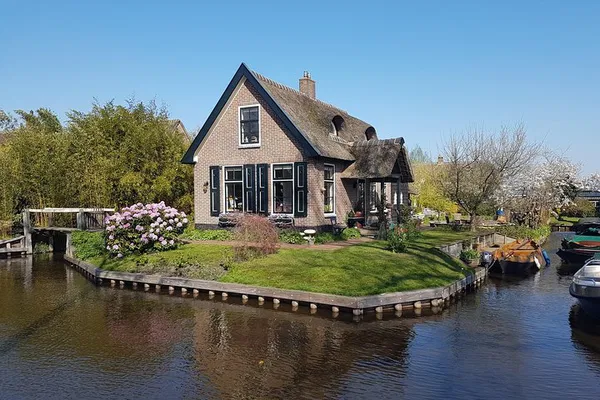 Giethoorn Tour: Explore Holland's Venice (Small Group)