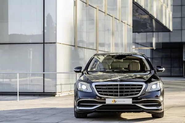 Amsterdam in Style: Executive Chauffeur Service for Ultimate Comfort & Discretion