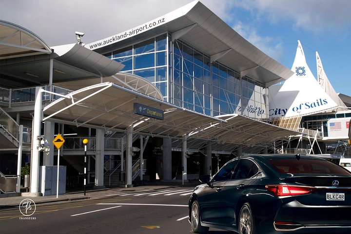 Auckland Airport Luxury Transfer: Arrive in Style & Comfort