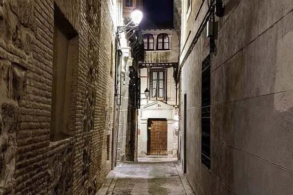 Toledo's Nocturnal Secrets: An Immortal Walking Adventure