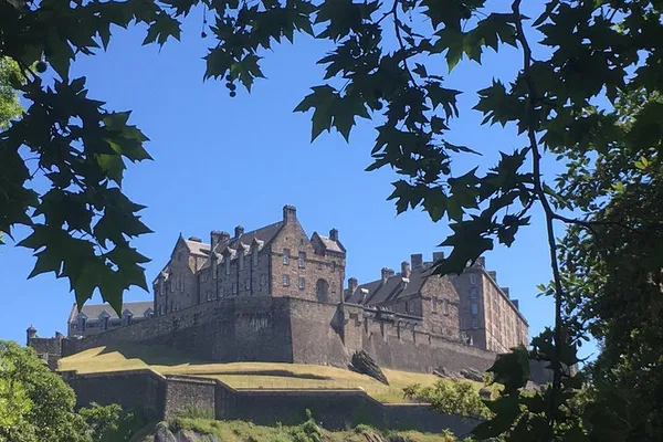Edinburgh's Hidden Gems: A Personalized Old & New Town Private Walk