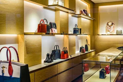 Luxury Shopping Spree: 4-Hour Outlet Trip with Private Driver in Florence