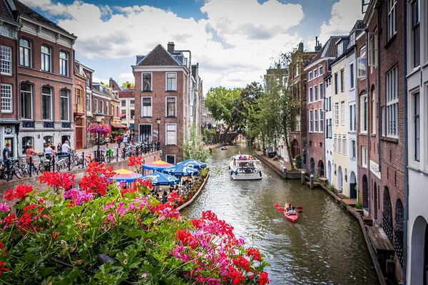 Brussels to Amsterdam: Private Transfer with Utrecht Stopover