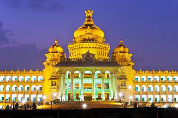 Unveiling Bangalore's Treasures: A Royal Private City Tour