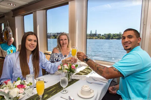 Portland's Willamette River: Champagne Brunch Cruise Delight!