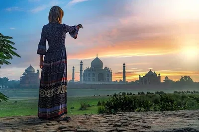 Witness Taj Mahal's Majestic Sunrise: A Delhi Private Tour