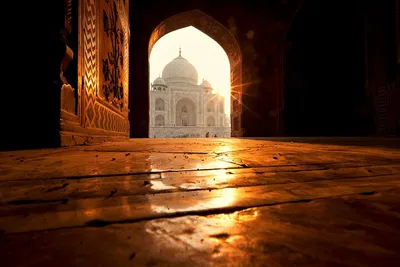 Unforgettable Taj Mahal Sunrise: A Day Trip to Agra's Mughal Majesty