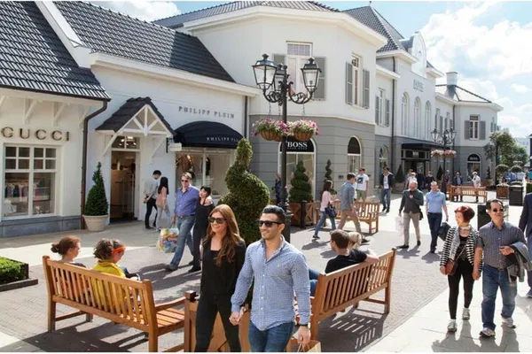 Roermond Outlet Private Tour from Amsterdam: Shop 'Til You Drop!