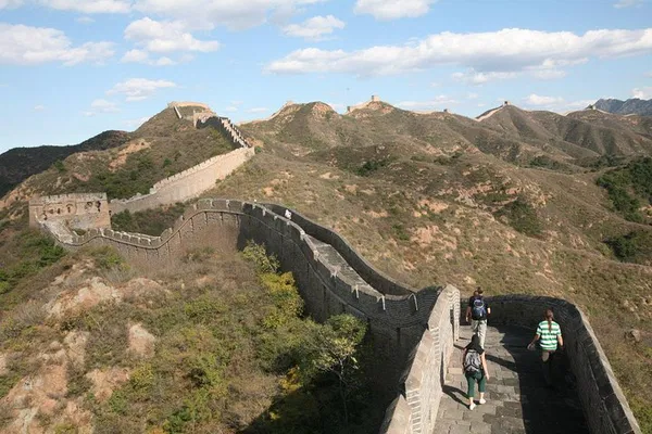 Unleash Your Inner Explorer: Hike the Wild Jinshanling Great Wall