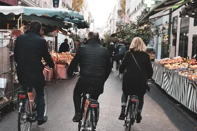 Discover Paris' Hidden Gems: A Bohemian Bike Adventure