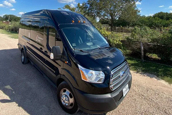 Unforgettable Austin & Hill Country Private Tour: Sip, See, & Savor!