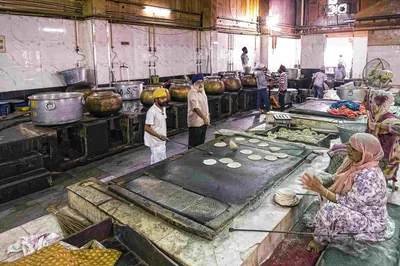Delhi's Mega Kitchens: Volunteer & Bike Tour