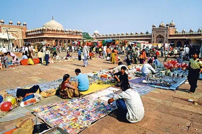 Unveiling Agra's Artistry: A Local's Tour of Ancient Crafts & Mughal Heritage