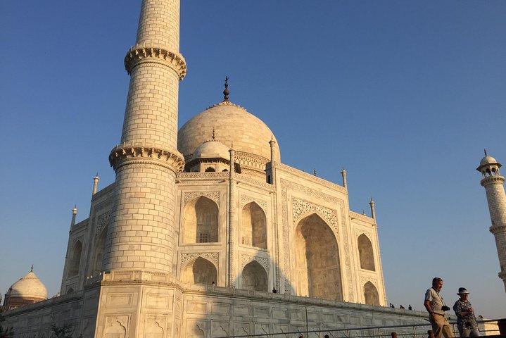 Witness the Sunrise Splendor: A Private Taj Mahal Tour with Expert Female Guide