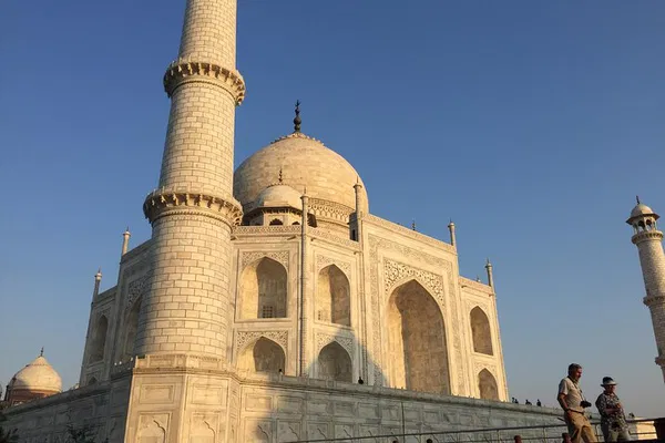 Witness the Sunrise Splendor: A Private Taj Mahal Tour with Expert Female Guide