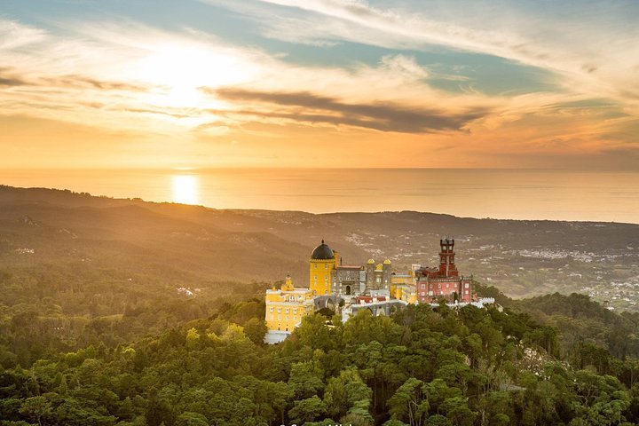 Sintra Private Tour: Palaces & Fairytale Views from Lisbon